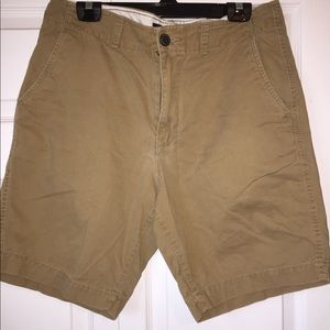 Men’s khaki shorts